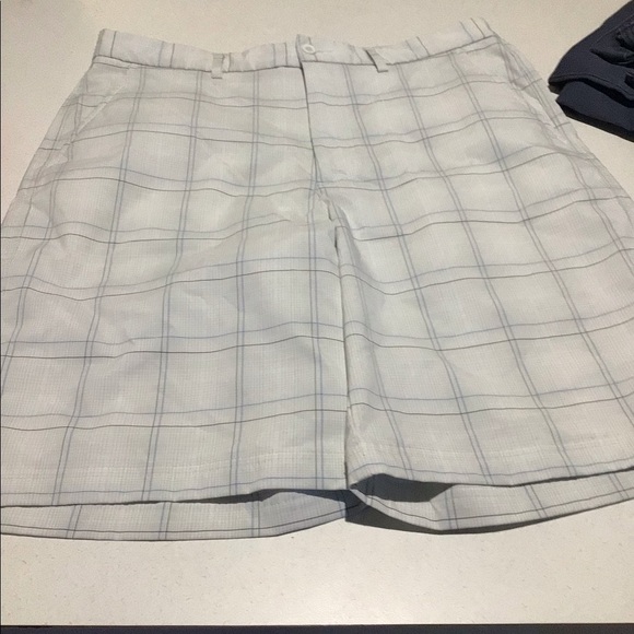 Mens Kirkland shorts, size 34 - Picture 7 of 8